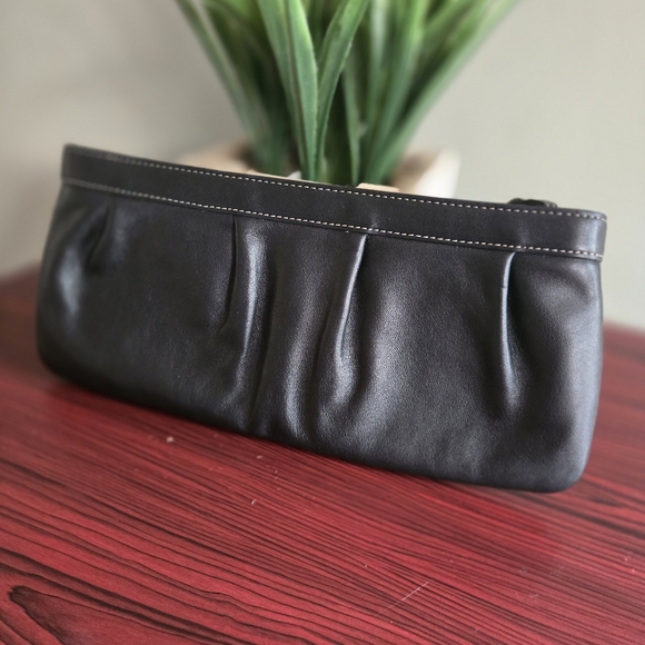 Genuine Leather Ann Taylor Loft wristlet - Picture 3 of 5